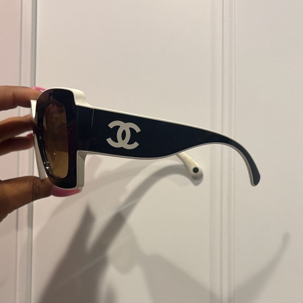 CHANEL Black and White CC Logo Thick-Arm Rectangular Sunglasses